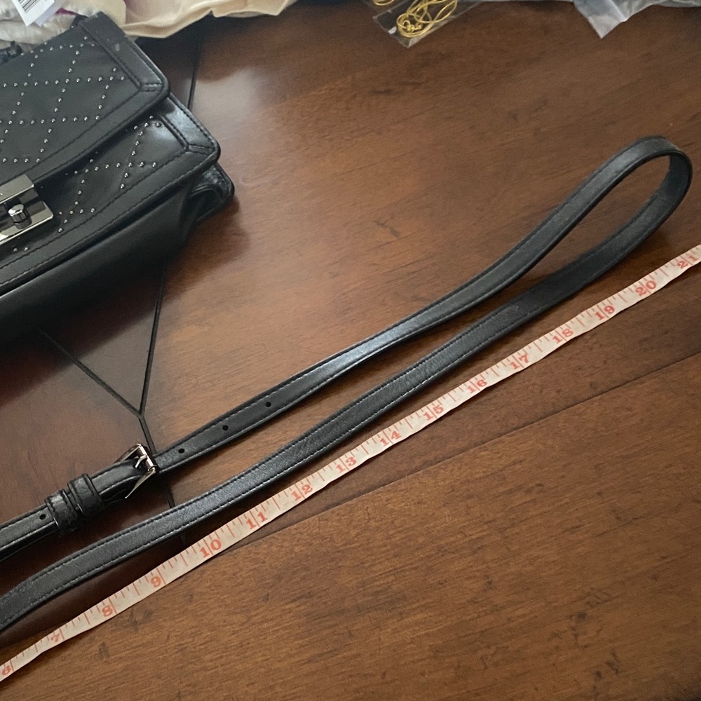 Michael Kors Leather Bag Featuring Crossbody Strap - Picture 7 of 9